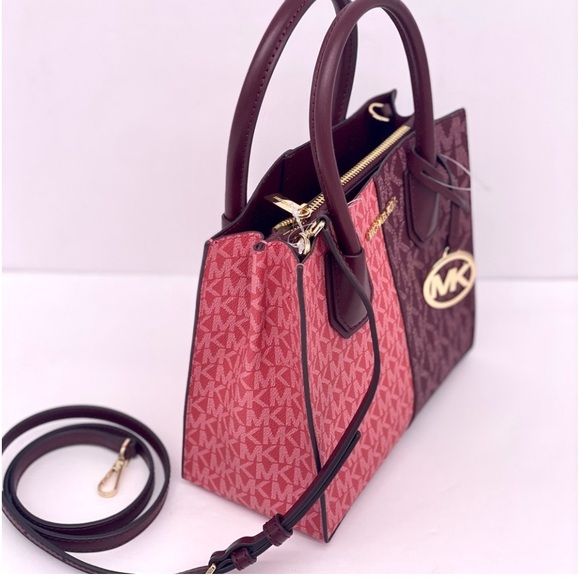 Michael Kors Mercer
Medium Two-Tone Logo
Crossbody Bag - Picture 11 of 14